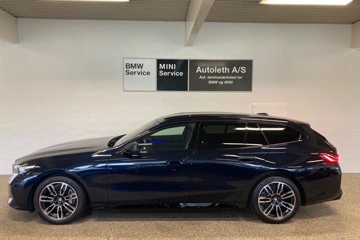 Sort BMW i5 fra 2025