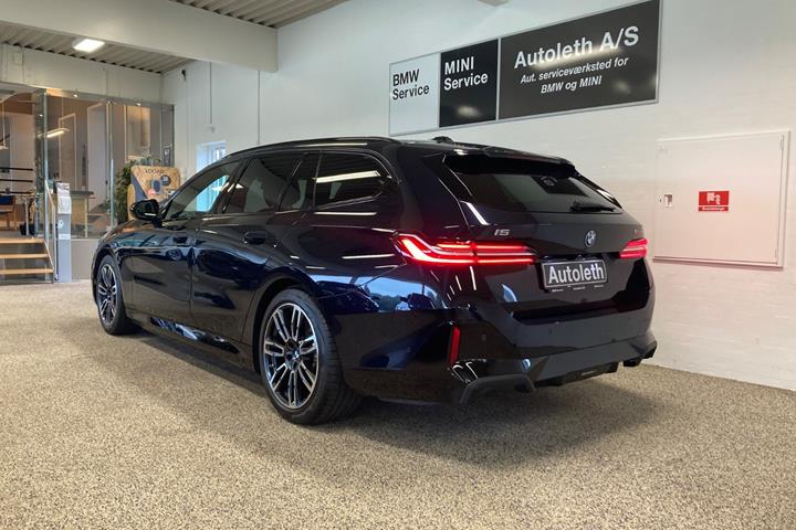 Sort BMW i5 fra 2025