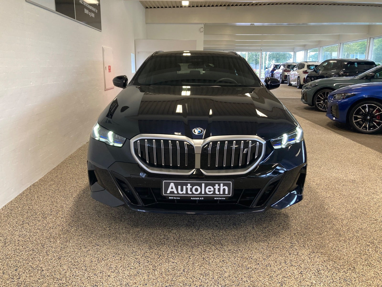 Sort BMW i5 fra 2025