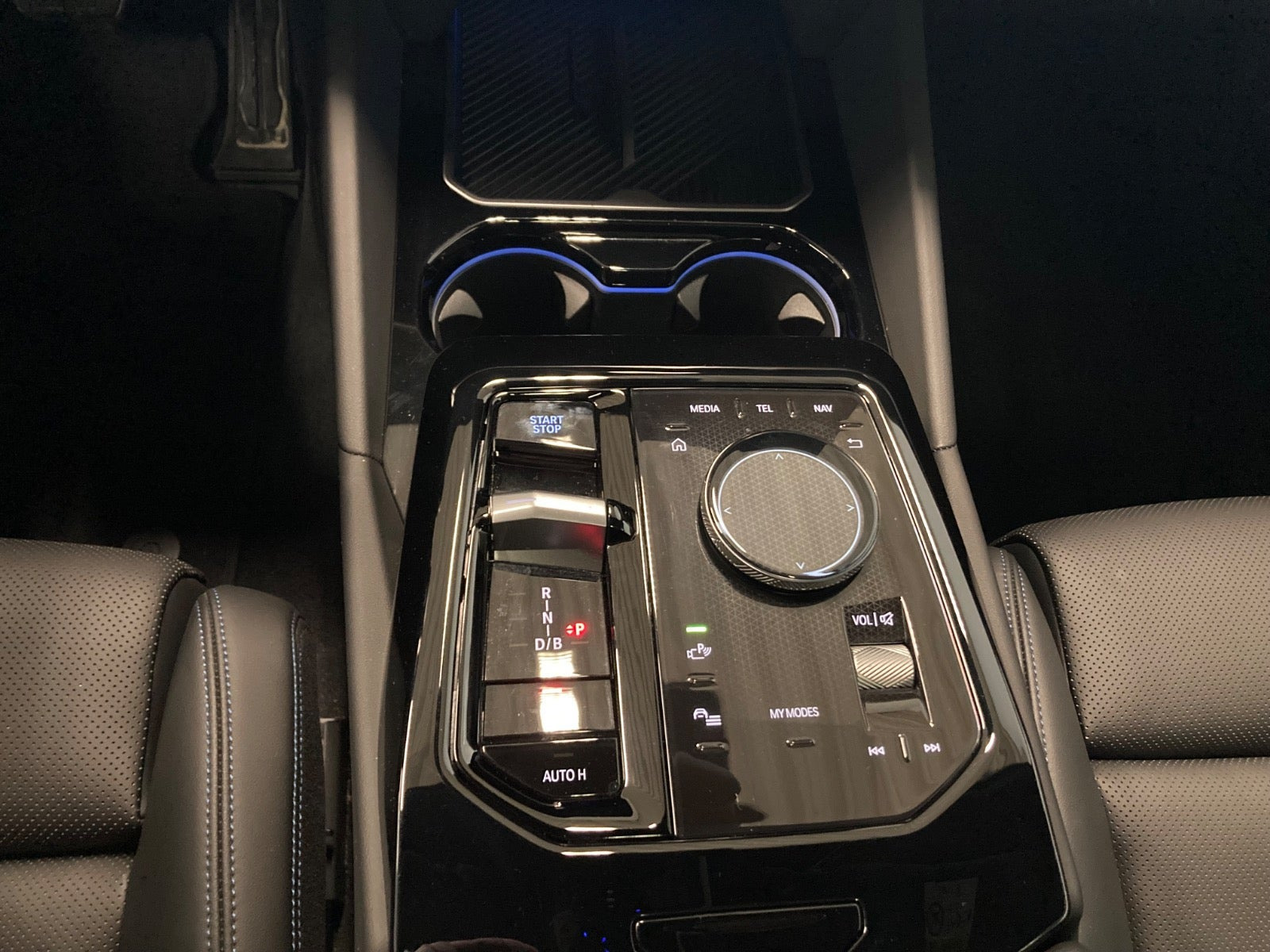 Sort BMW i5 fra 2025