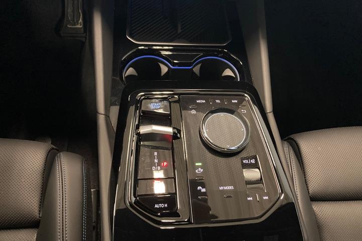 Sort BMW i5 fra 2025