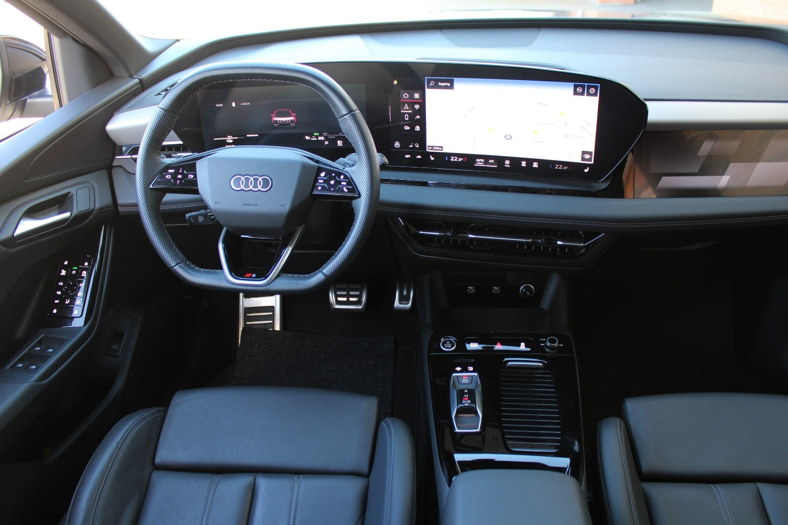 Grå Audi Q6 e-tron fra 2025