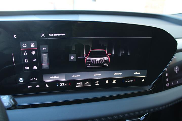 Grå Audi Q6 e-tron fra 2025