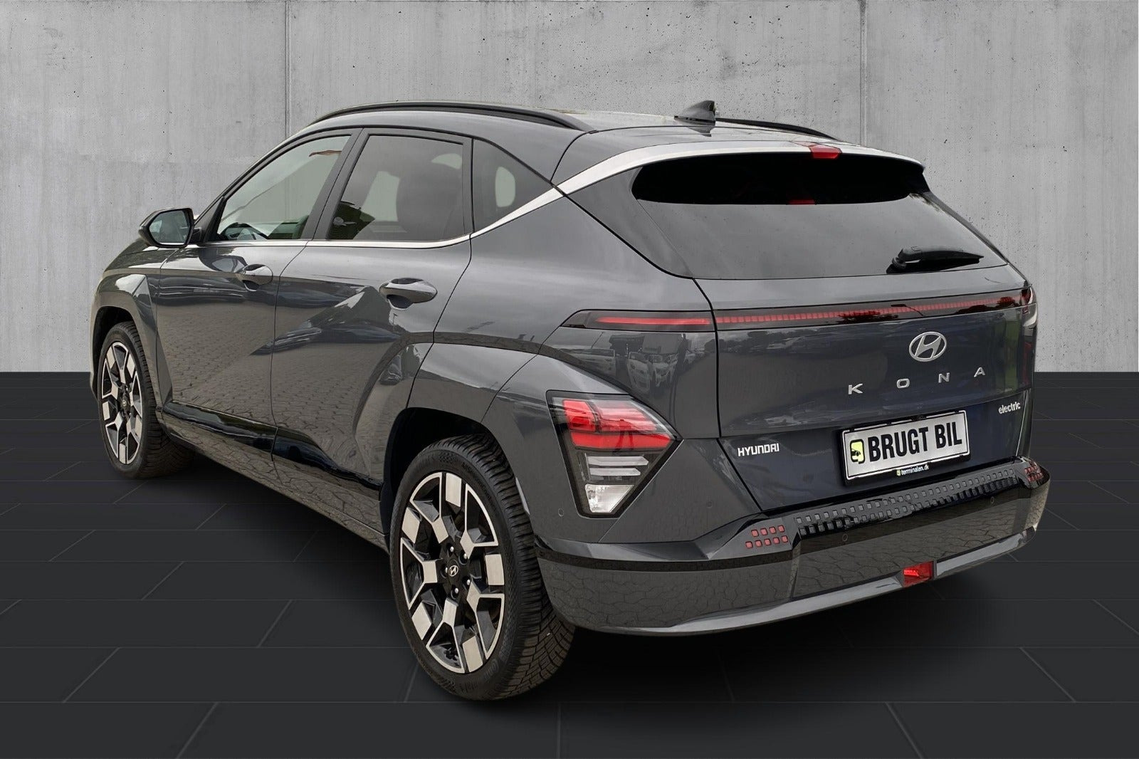 Grå Hyundai Kona fra 2024
