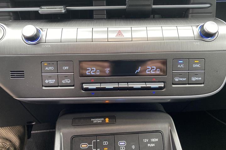 Grå Hyundai Kona fra 2024