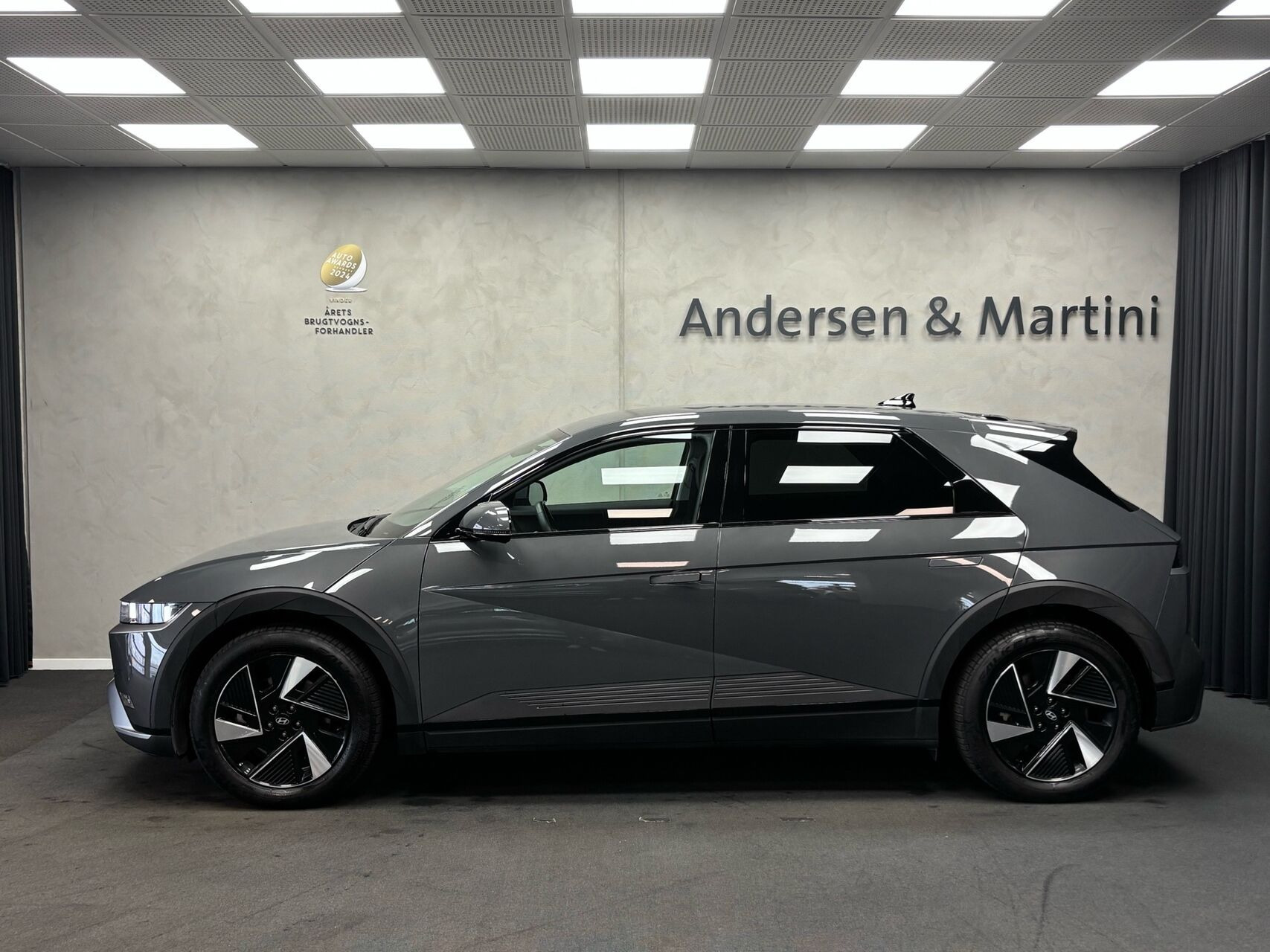Grå Hyundai Ioniq 5 fra 2025