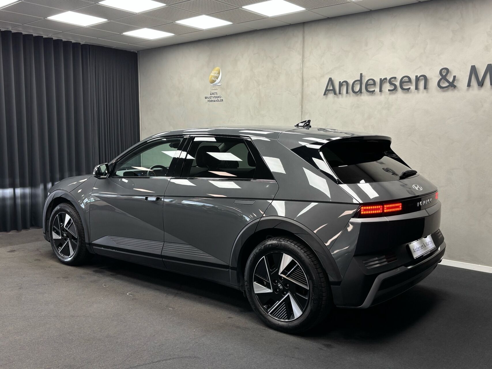 Grå Hyundai Ioniq 5 fra 2025