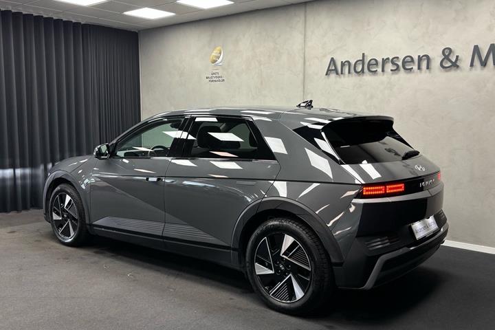 Grå Hyundai Ioniq 5 fra 2025