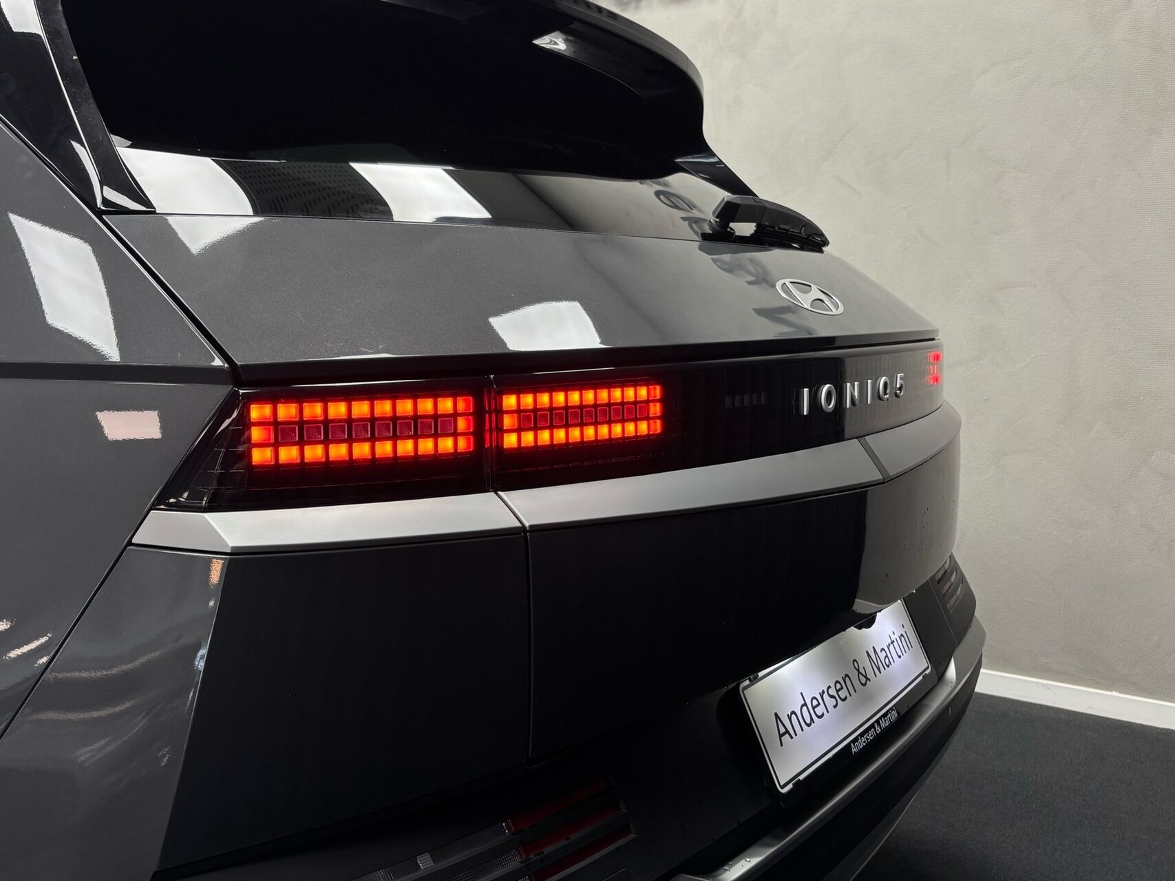 Grå Hyundai Ioniq 5 fra 2025