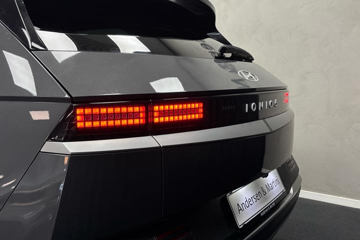 Grå Hyundai Ioniq 5 fra 2025