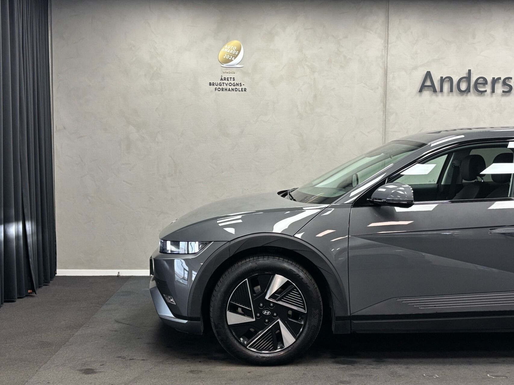 Grå Hyundai Ioniq 5 fra 2025
