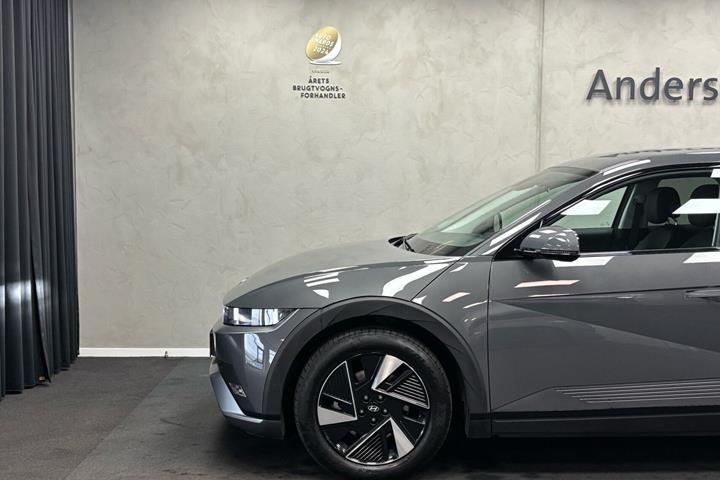 Grå Hyundai Ioniq 5 fra 2025