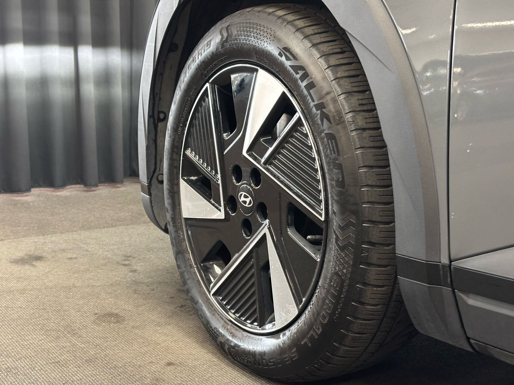 Grå Hyundai Ioniq 5 fra 2025