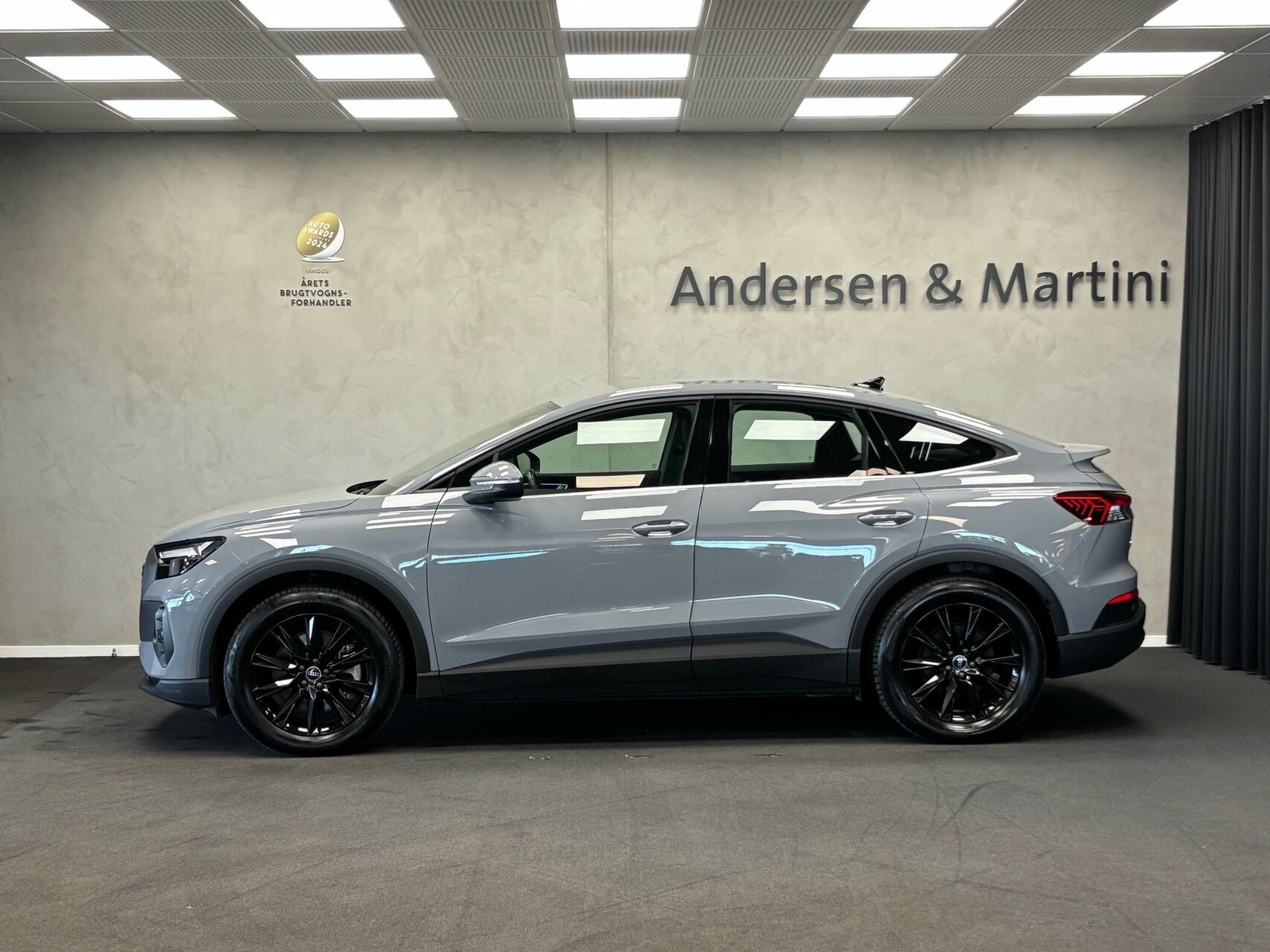 Grå Audi Q4 fra 2024