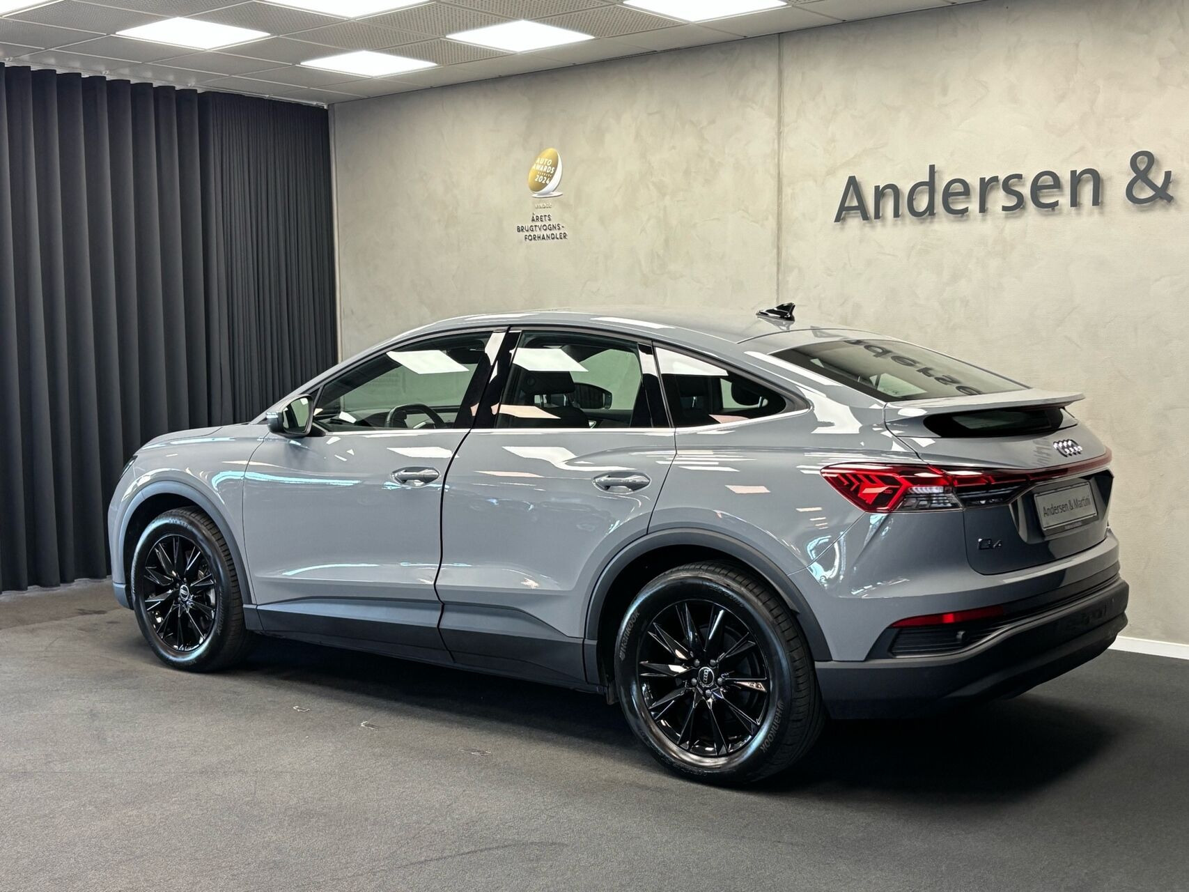 Grå Audi Q4 fra 2024
