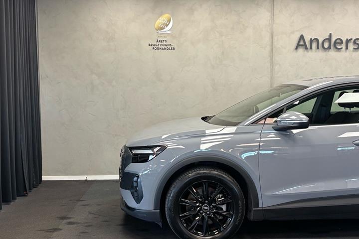 Grå Audi Q4 fra 2024