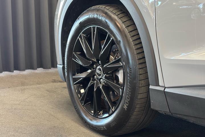 Grå Audi Q4 fra 2024