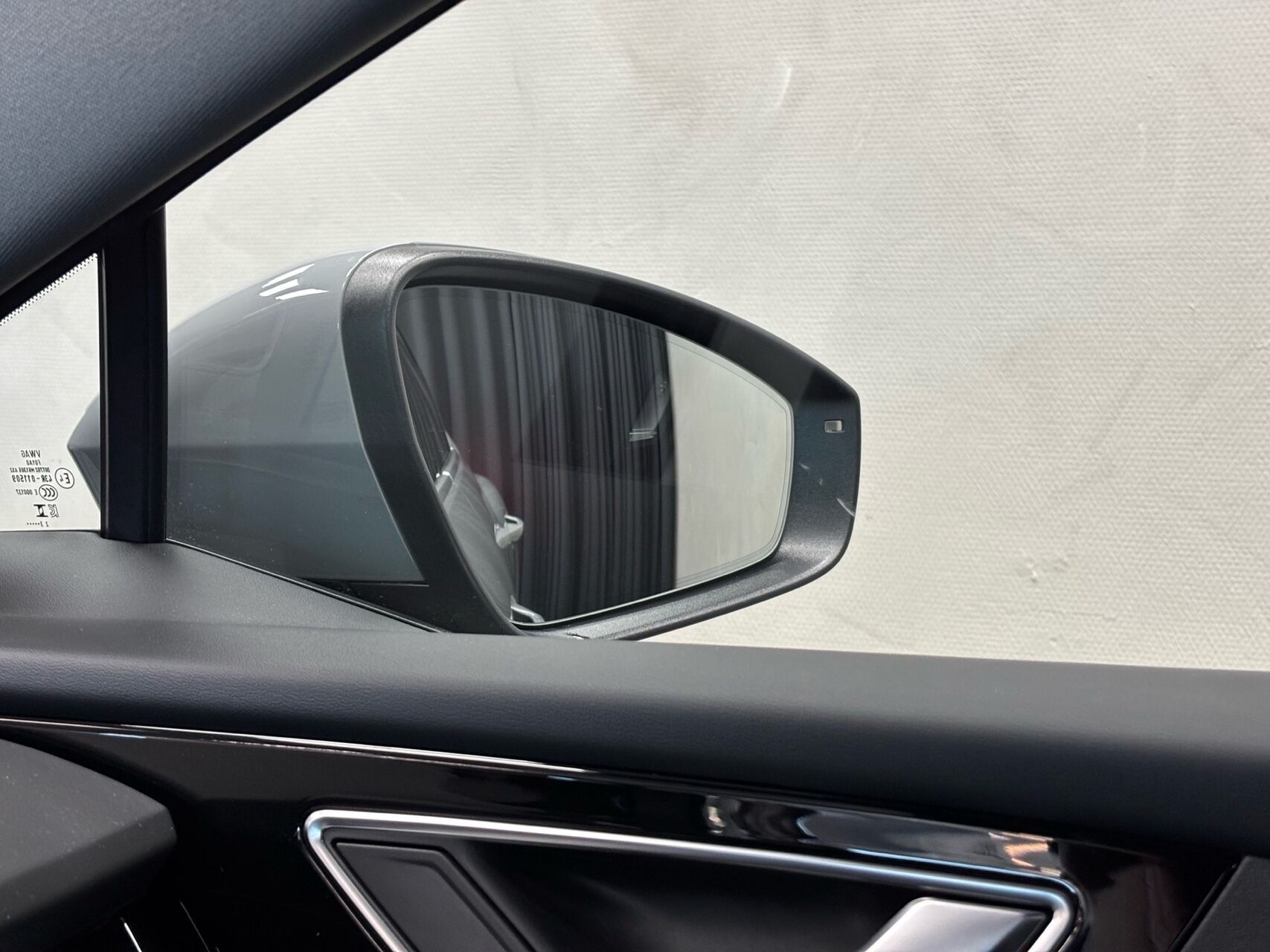 Grå Audi Q4 fra 2024