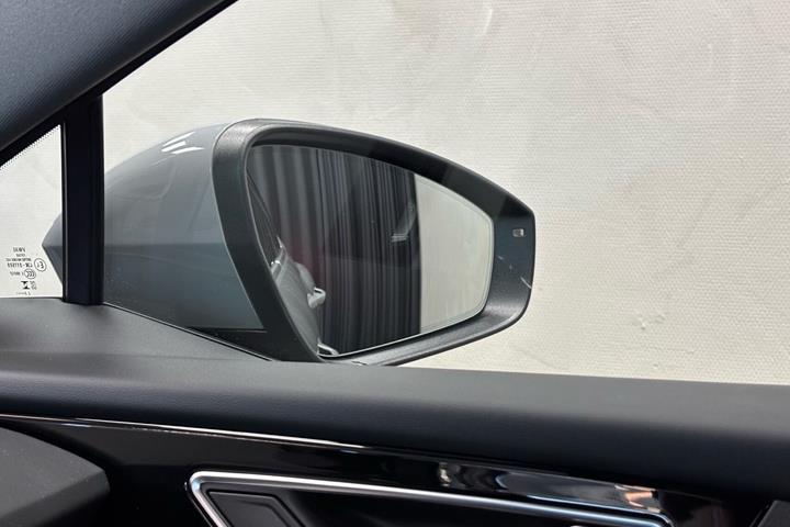 Grå Audi Q4 fra 2024