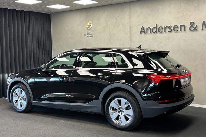 Sort Audi e-tron fra 2022