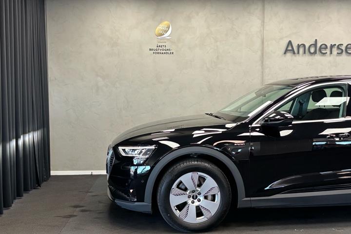 Sort Audi e-tron fra 2022