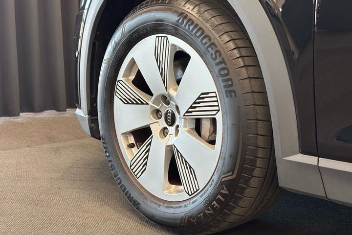 Sort Audi e-tron fra 2022