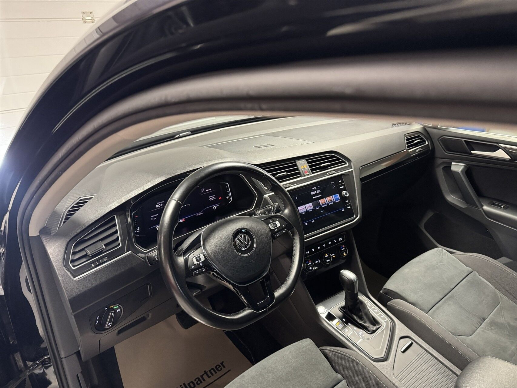 Sort VW Tiguan fra 2020