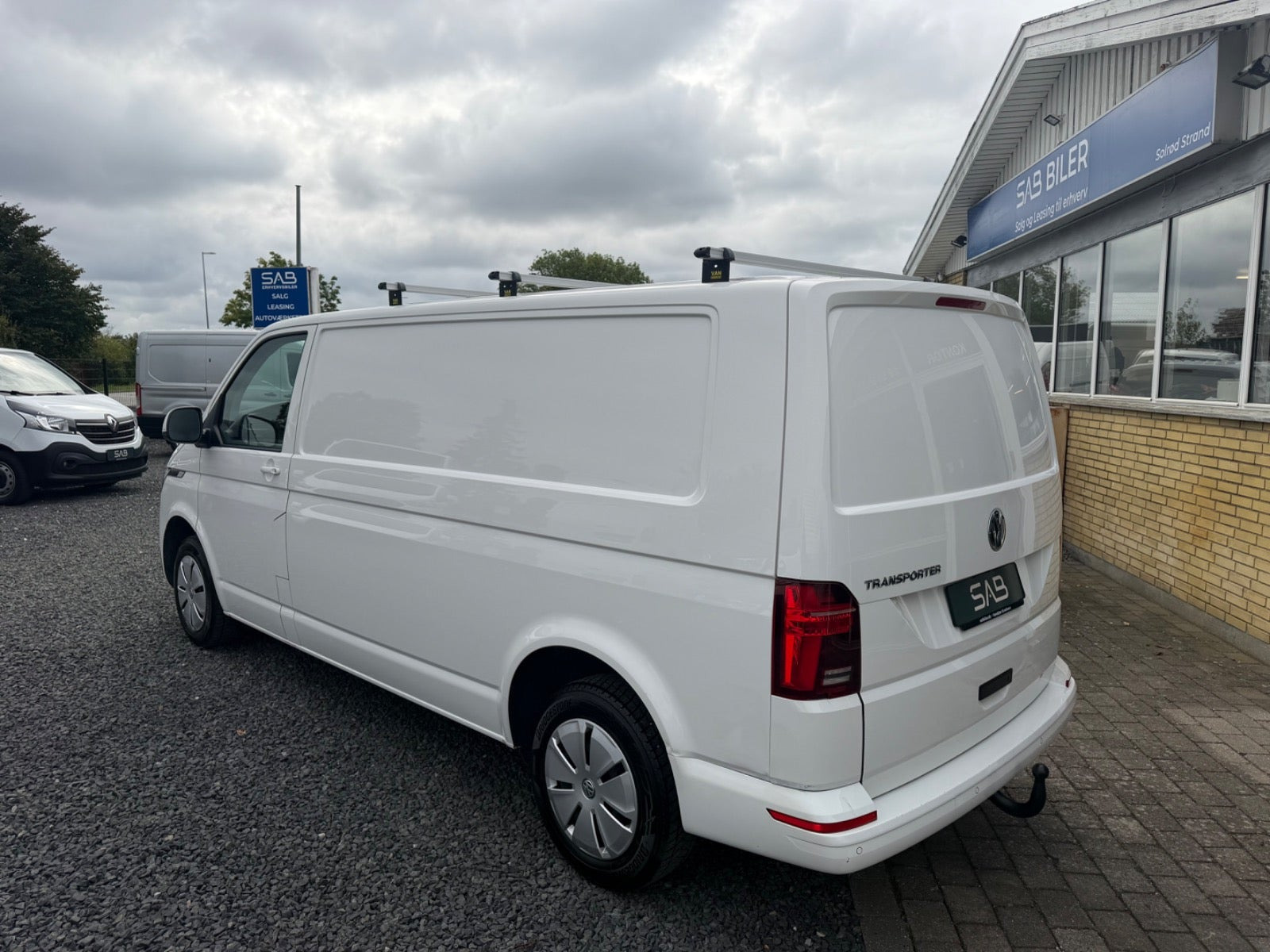 Hvid VW Transporter fra 2023
