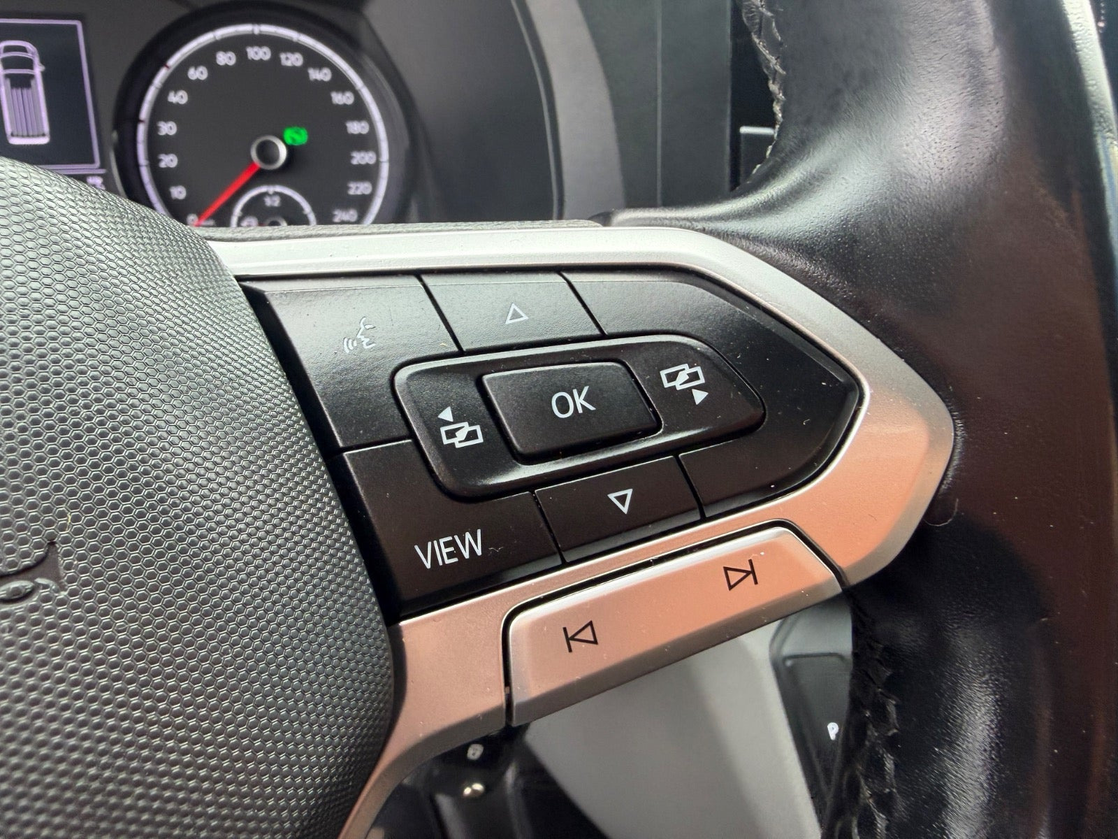 Hvid VW Transporter fra 2023
