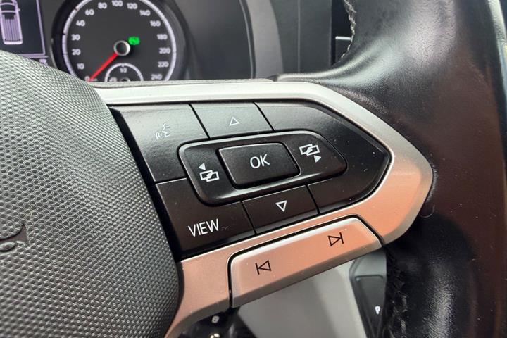 Hvid VW Transporter fra 2023