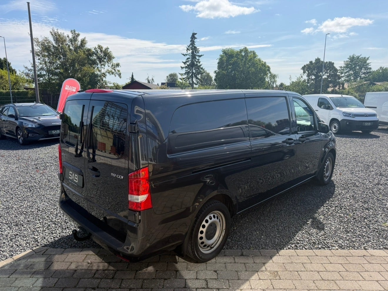 Sort Mercedes Vito 119 fra 2021