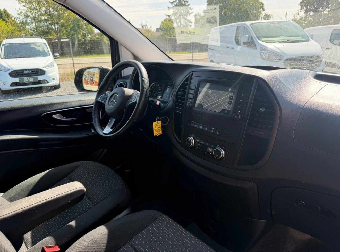 Sort Mercedes Vito 119 fra 2021