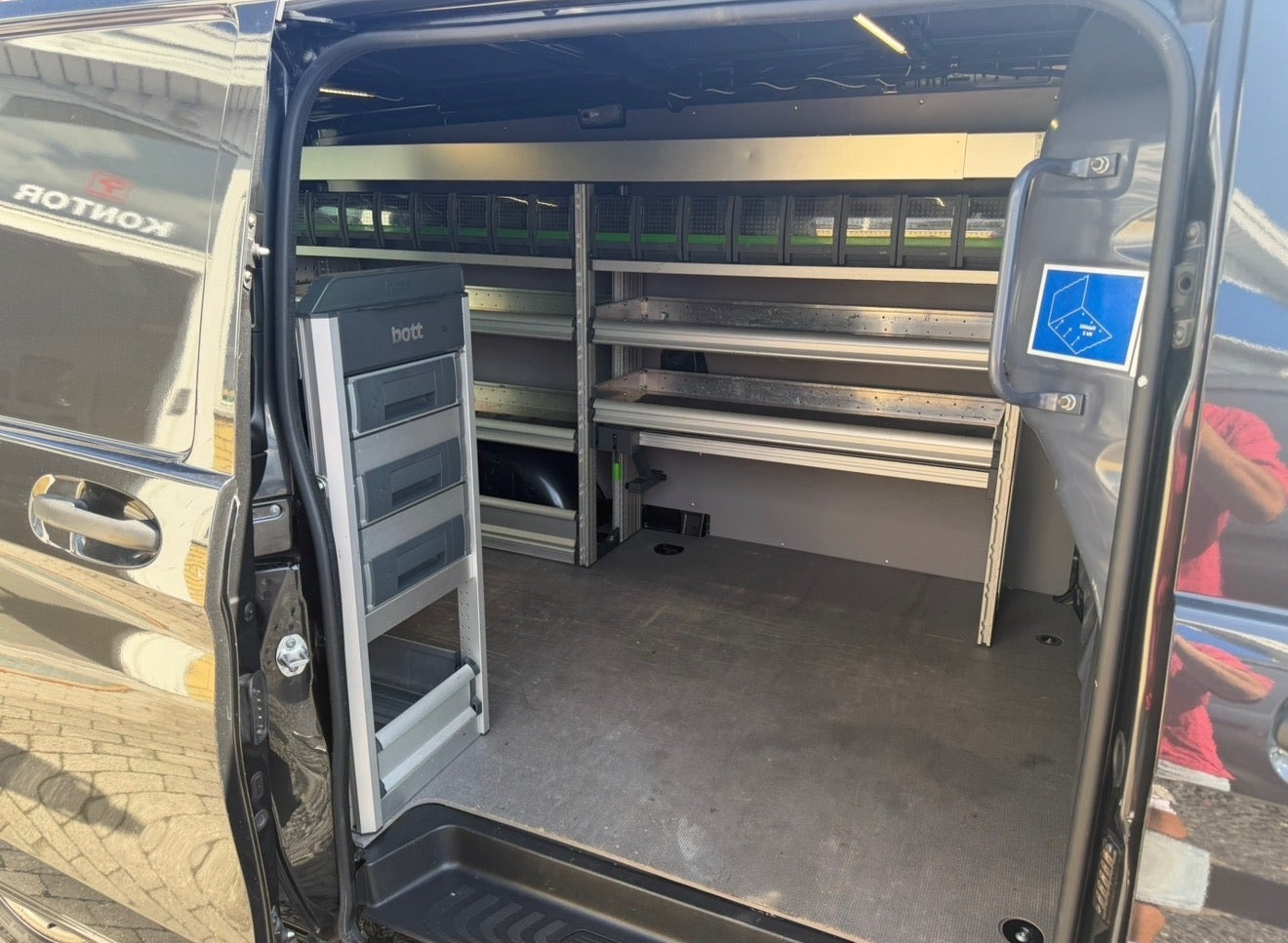 Sort Mercedes Vito 119 fra 2021