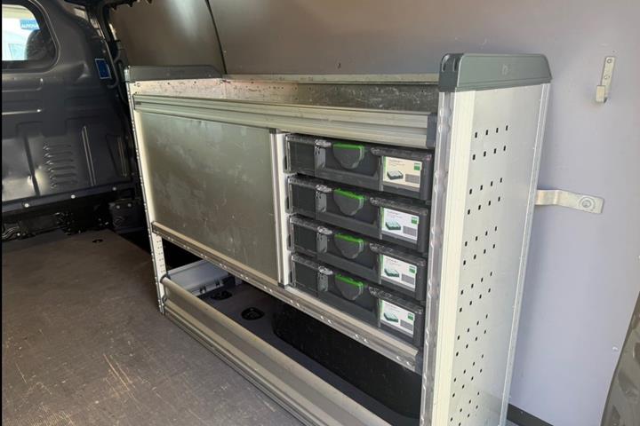Sort Mercedes Vito 119 fra 2021