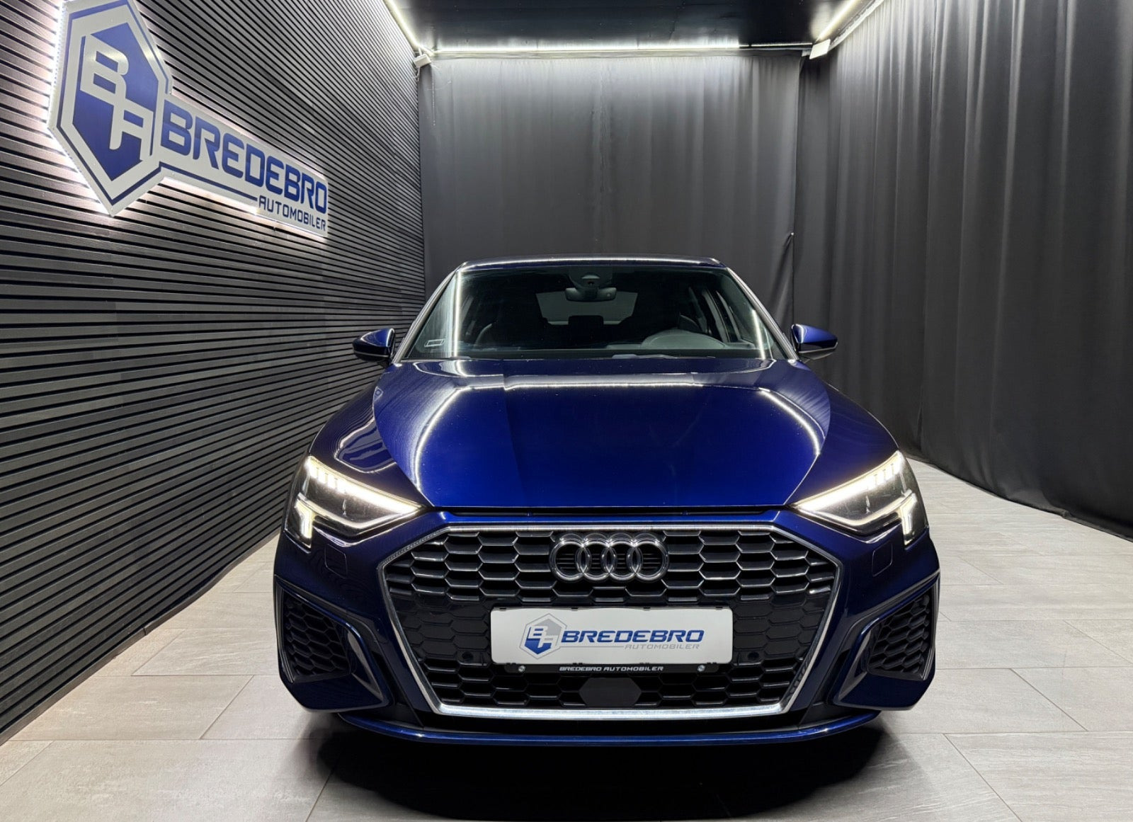 Blå Audi A3 fra 2021