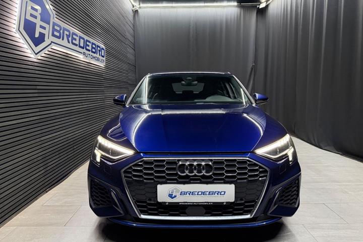 Blå Audi A3 fra 2021
