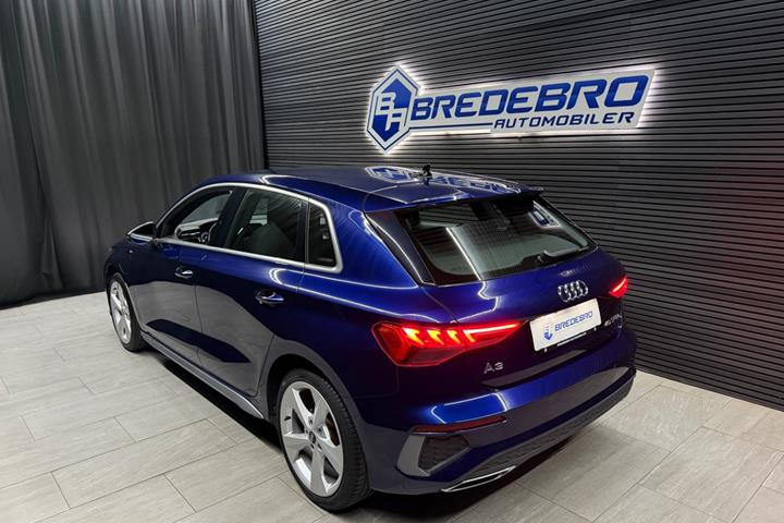 Blå Audi A3 fra 2021