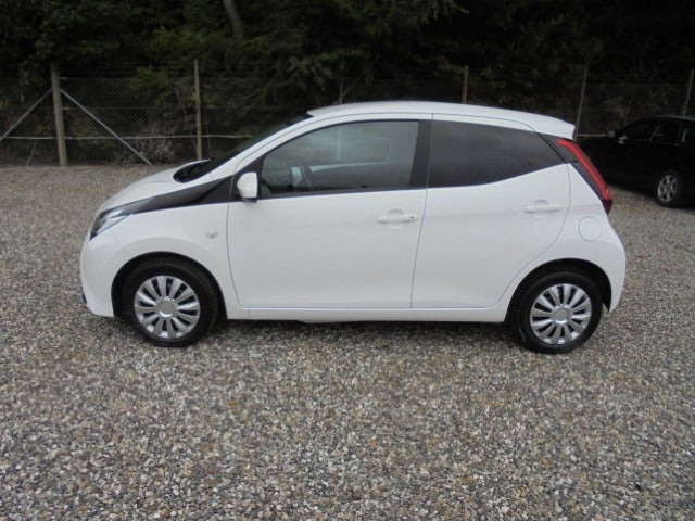 Hvid Toyota Aygo fra 2021