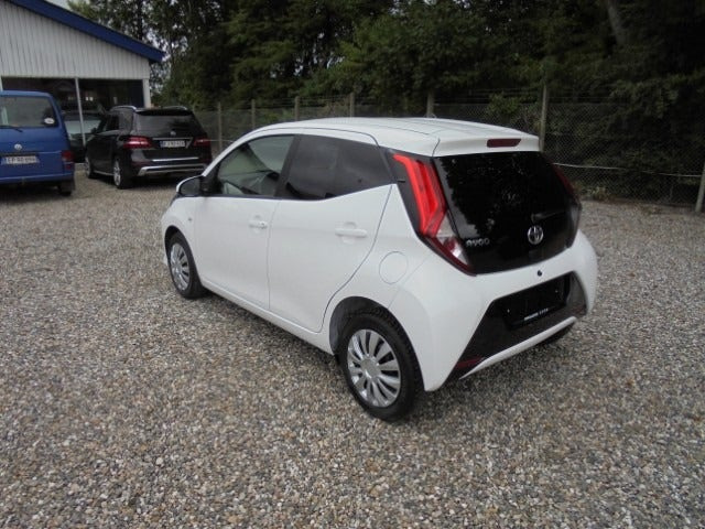 Hvid Toyota Aygo fra 2021