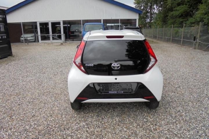 Hvid Toyota Aygo fra 2021