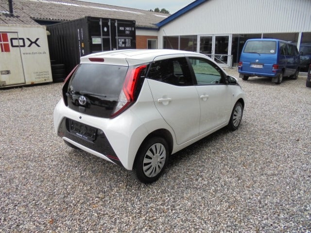 Hvid Toyota Aygo fra 2021
