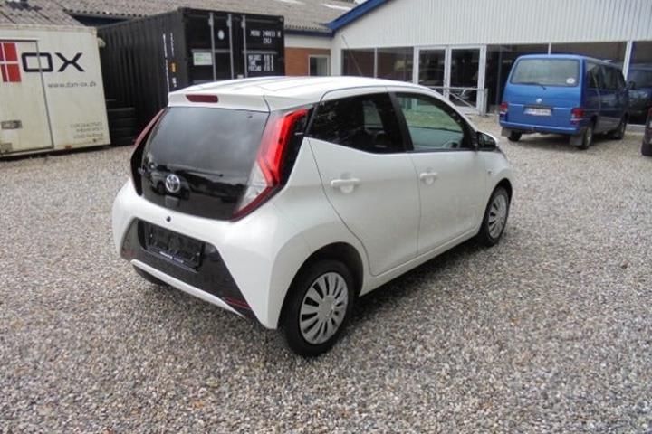 Hvid Toyota Aygo fra 2021