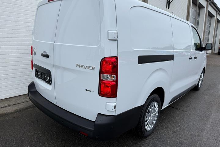 Hvid Toyota ProAce fra 2026