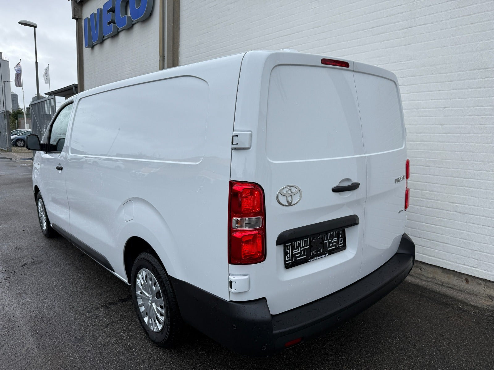 Hvid Toyota ProAce fra 2026