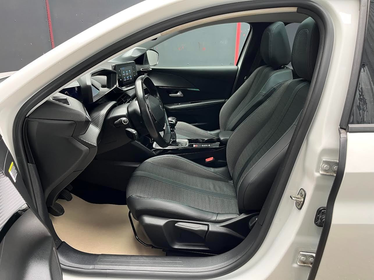 Hvid Peugeot 208 fra 2021