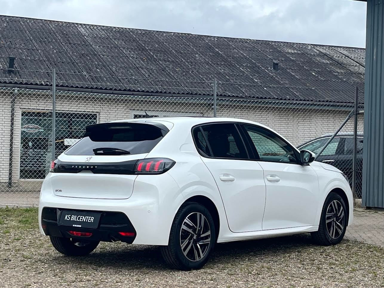 Hvid Peugeot 208 fra 2021