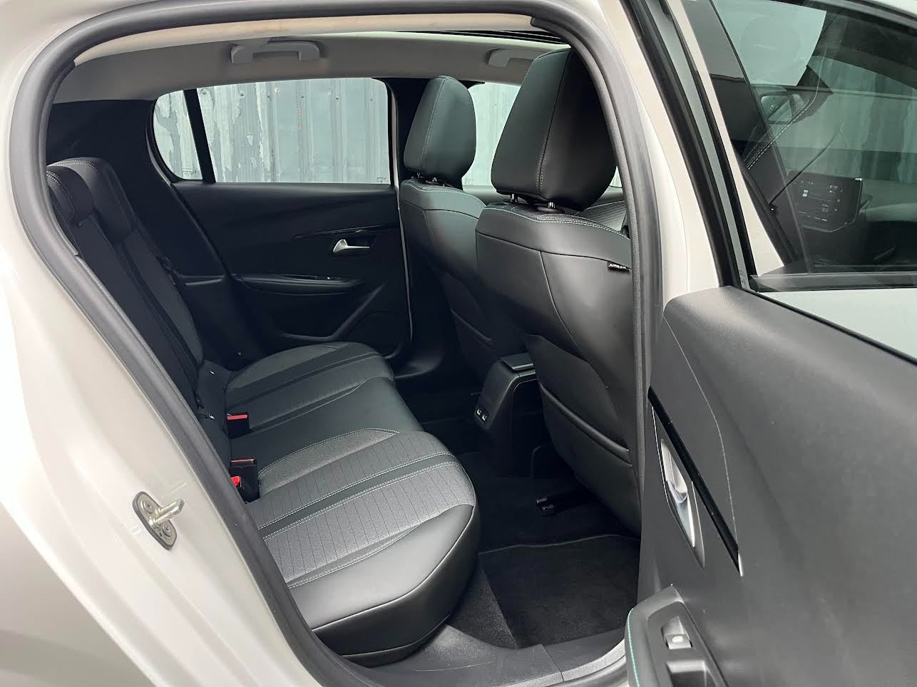 Hvid Peugeot 208 fra 2021