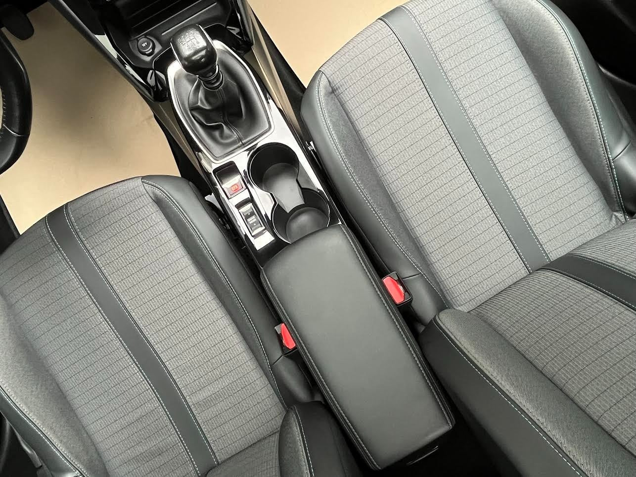 Hvid Peugeot 208 fra 2021