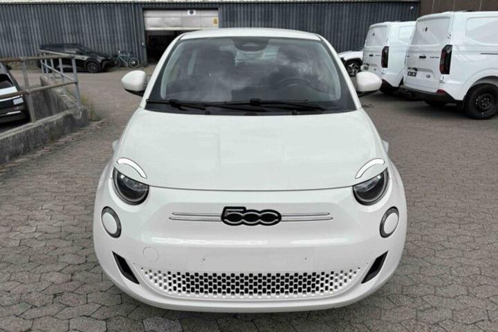 Hvid Fiat 500e fra 2021