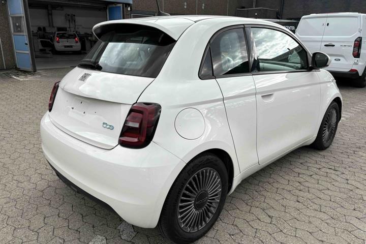 Hvid Fiat 500e fra 2021